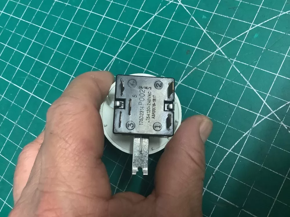 Hotpoint 175D2314P013 Washer Temperature Switch AZ205639 | SL119