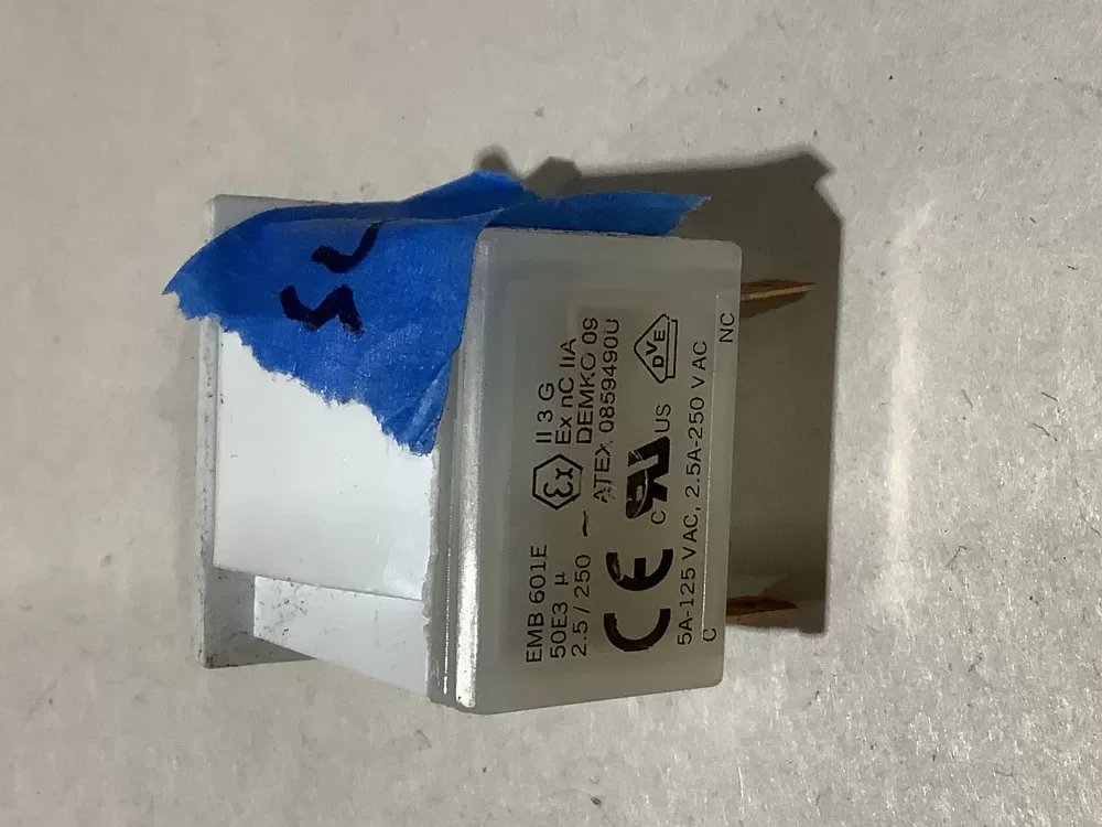 W11384469 - W10656773  Whirlpool Door Switch AZ102961 | Sl83