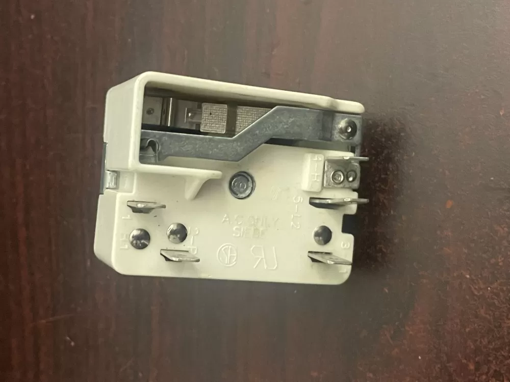 Whirlpool 9751364 Surface Element Switch AZ97446 | KM717
