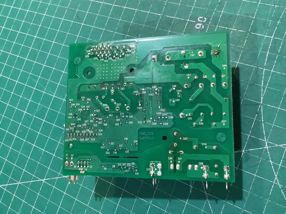 Crosley  Electrolux  Frigidaire  Kenmore 241577508  808364712  808364721  241577511  33532531-  533532531  0263_00021  ELUR241  8083183-03  8083183  2016/29  NO.:8083643-03/D  6G011900  ESFE010102  8083643-03 Refrigerator Control Board