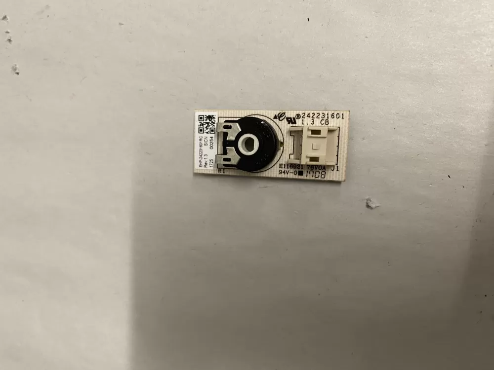 Frigidaire  Kenmore  Westinghouse AP6037540 242216801 242231601 5304498355 A00625301 A02780901 SA00625301 5304507171 PS11770620 242231601RC Refrigerator Control Board