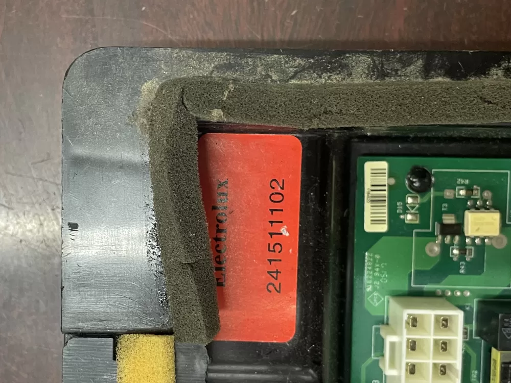 Electrolux Frigidaire 241511102 Refrigerator Control Board AZ33926 | KMV372