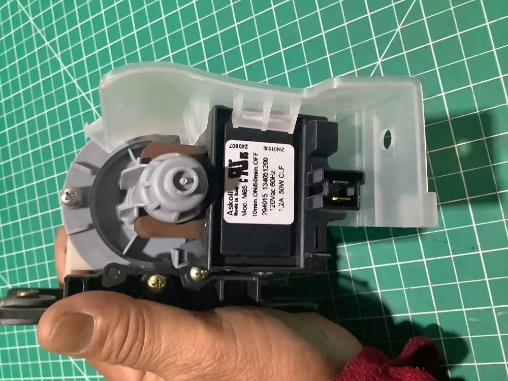 Frigidaire 137108100 Washer Drain Pump Assembly AZ131293 | SL239