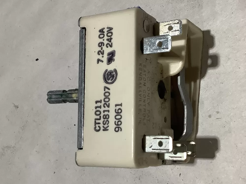 GE Hotpoint Kenmore WB23M8 Surface Element Switch AZ112087 | Sl104