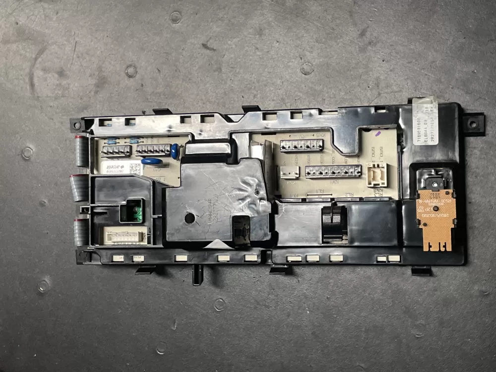 Blomberg  2827771050  EL8844_09 