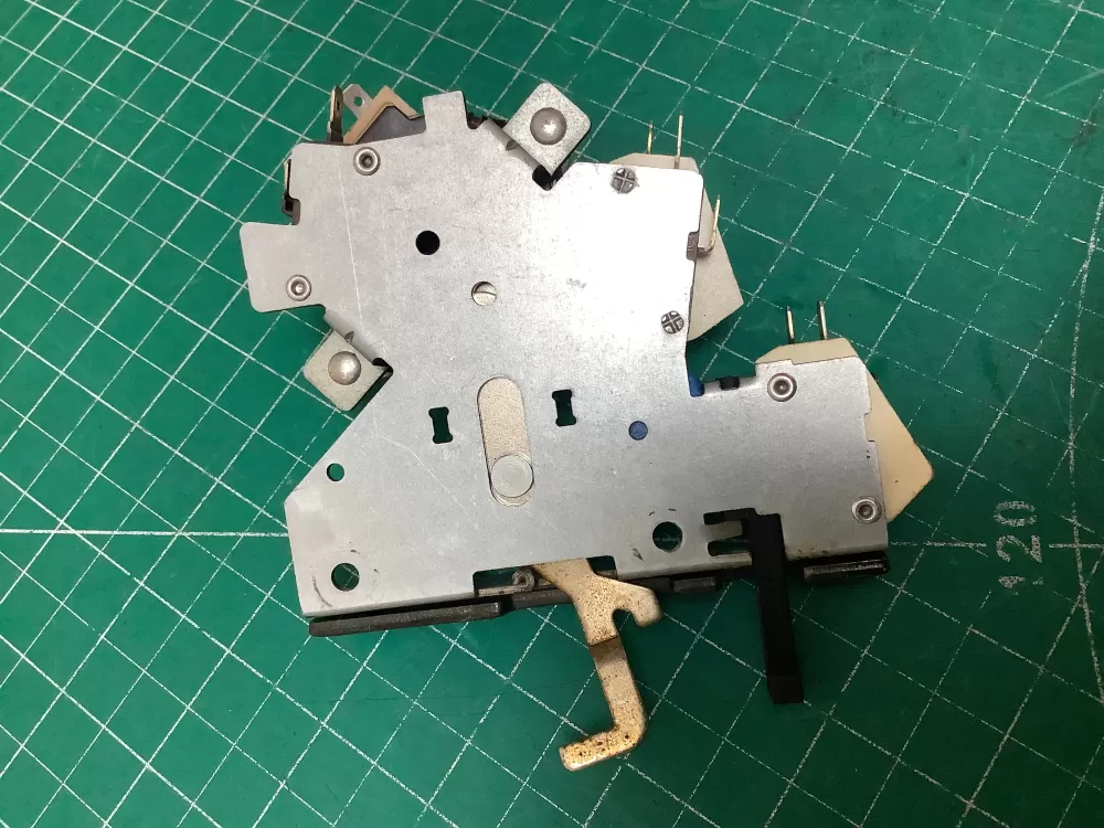 191D5915P001 GE Oven Latch / Lock