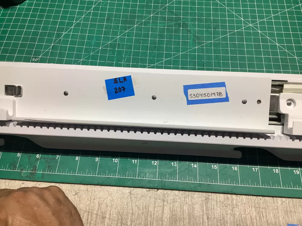 Frigidaire 5304507978 Freezer Rail Right