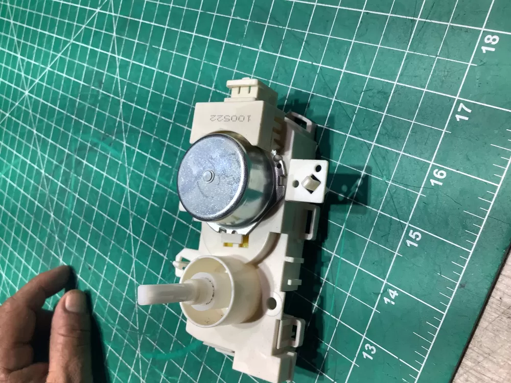 Whirlpool W10155344 Dishwasher Diverter Motor AZ147959 | SL207