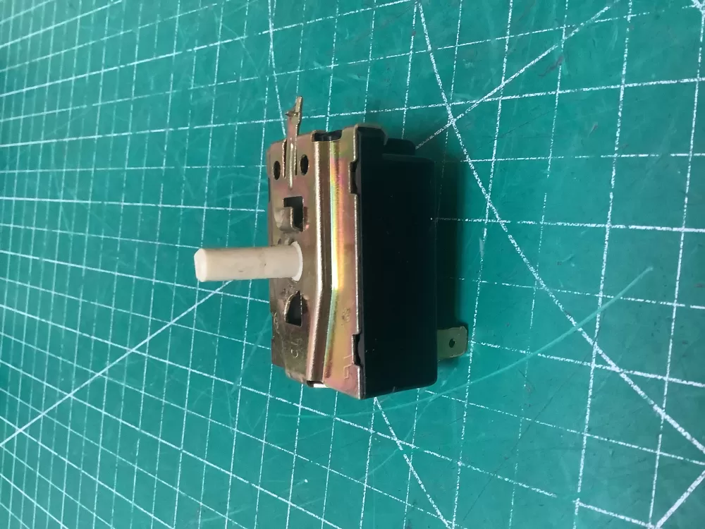 GE 175D2315P009 WE4X881 Dryer Control Board Switch AZ232004 | SLA159