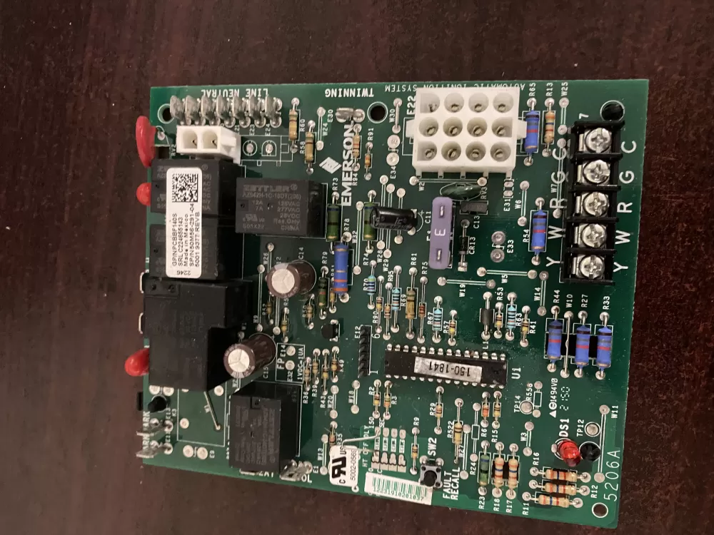 White-Rodgers PCBBF136S  PCBBF140S  50M56-707  PCBBF140S Furnace Control