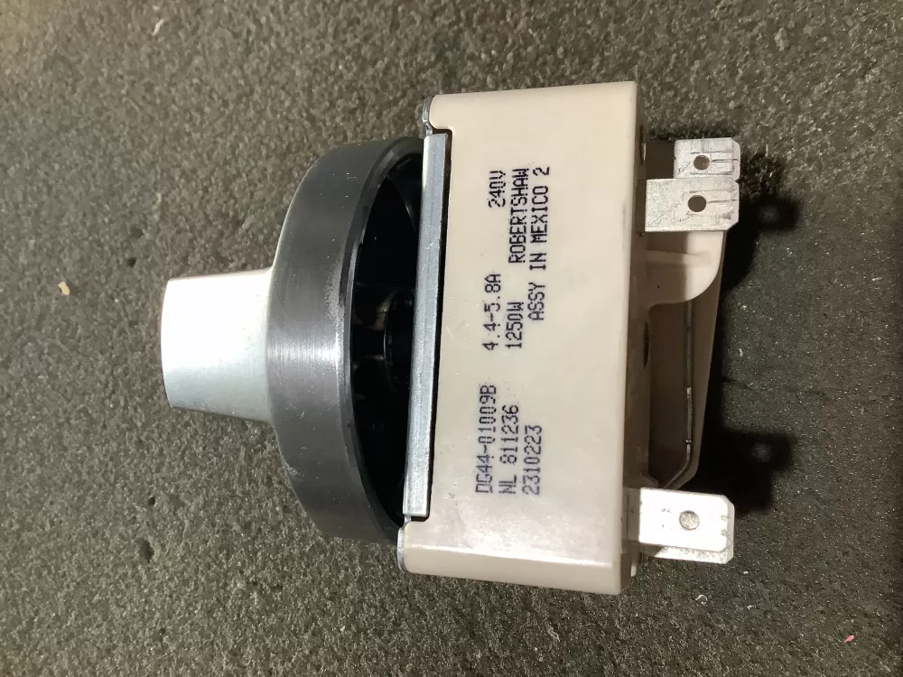 Samsung DG44 01009B Range Control Board Switch AZ111824 | NR517