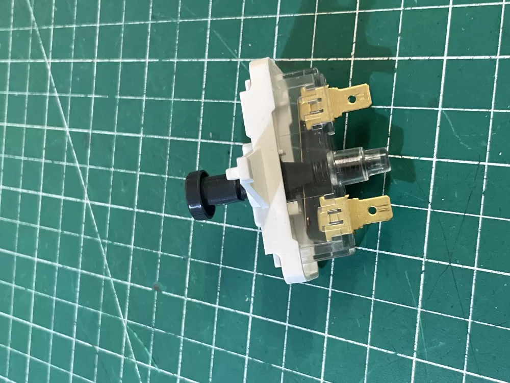 Sun-Lite Dryer Push-to-Start Switch AZ200871 | Wm1078