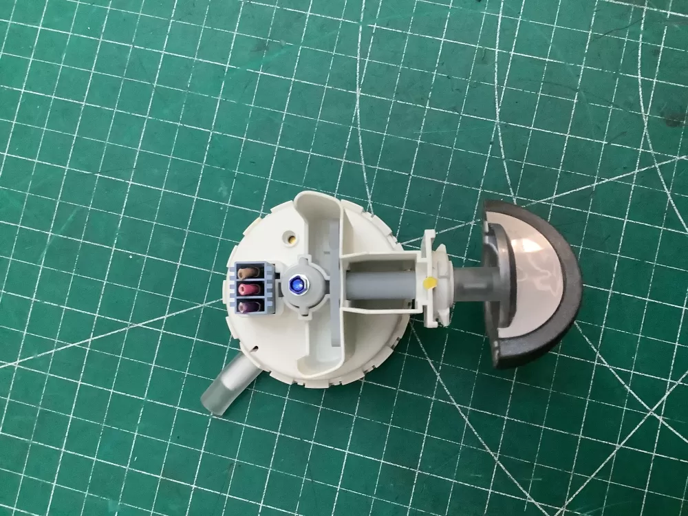 Whirlpool 8577843 Washer Water Level Pressure Switch AZ218015 | SLA157
