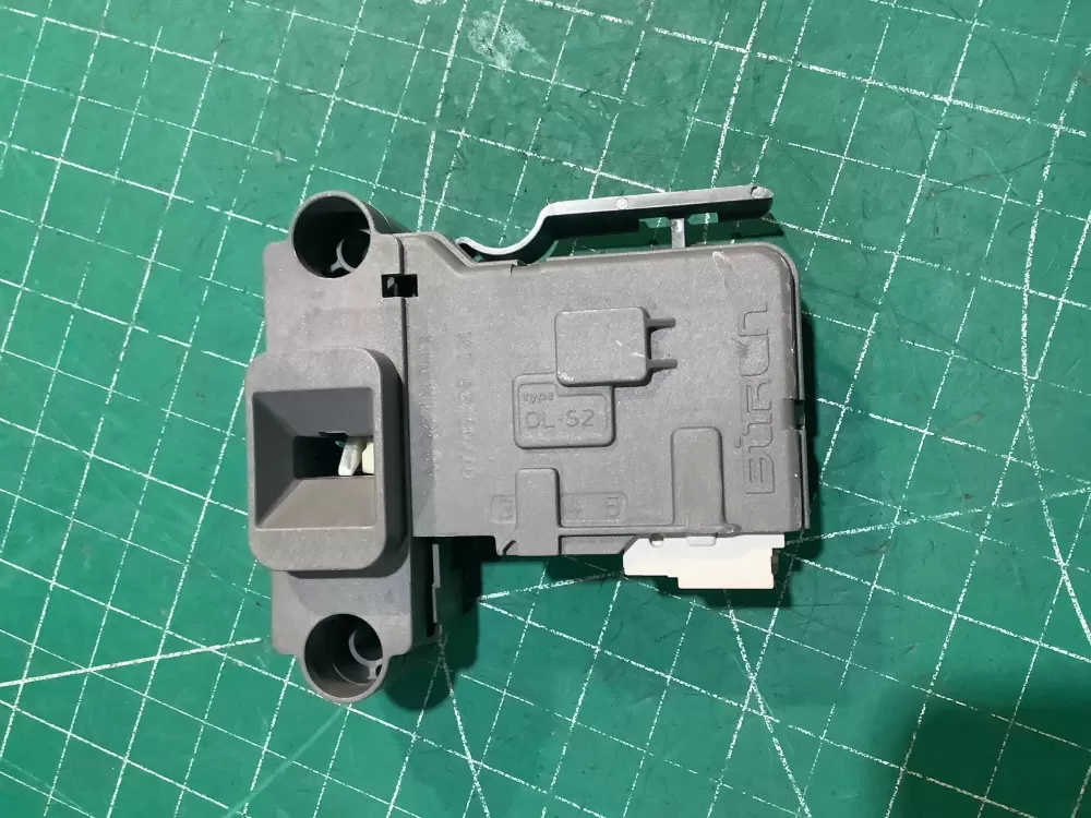 Electrolux Door Lock 5304514774 / AP6329665 AZ230082 | SLA159