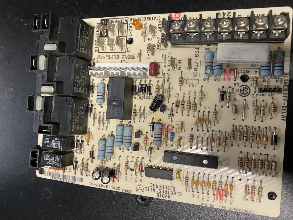 Carrier CEBD430437-04D Furnace Control Board