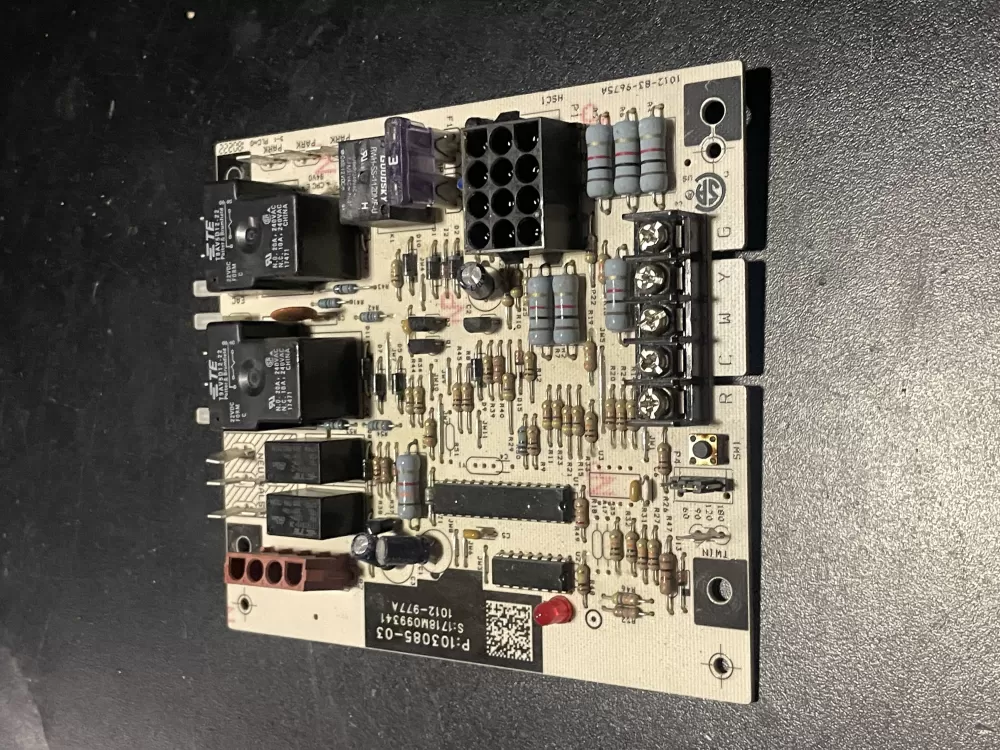 Lennox  Carrier 103085-03 Furnace Control Board