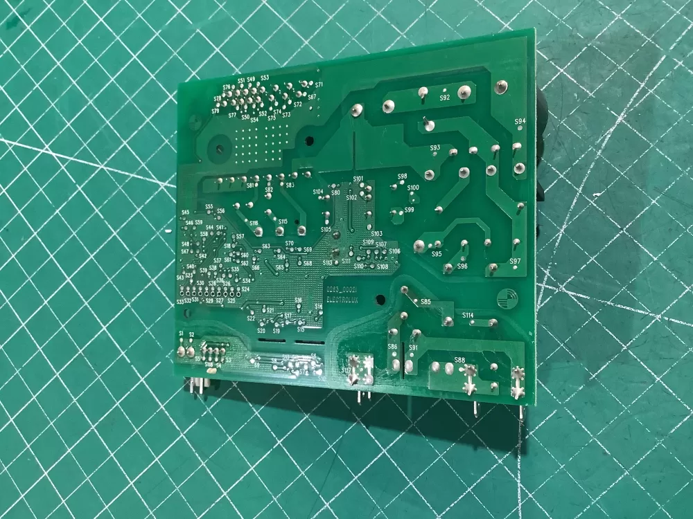 Crosley  Electrolux  Frigidaire  Kenmore 241577508  808364712  808364721  241577511  33532531-  533532531  0263_00021  ELUR241  8083183-03  8083183  2016/29  NO.:8083643-03/D  6G011900  ESFE010102  8083643-03 Refrigerator Control Board
