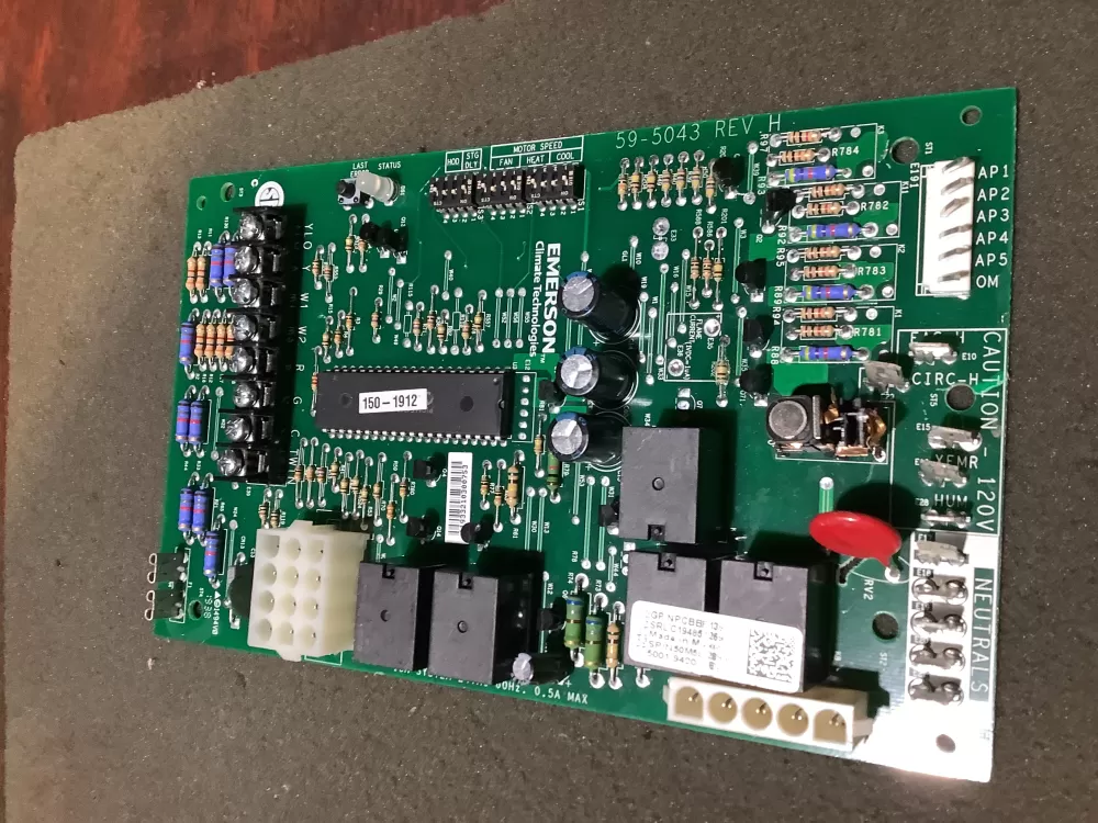 EMERSON  50M58-289  PCBBF139  Furnace Control Circuit Board