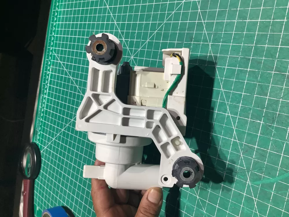 Samsung DC31 00054D Washer Drain Pump AZ147724 | SL199