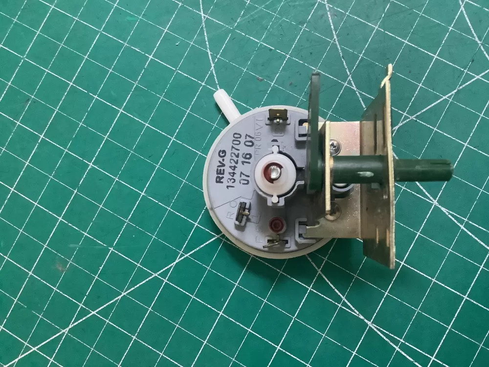 Frigidaire 134422700 Washer Water Level Pressure Switch AZ220694 | SLA145