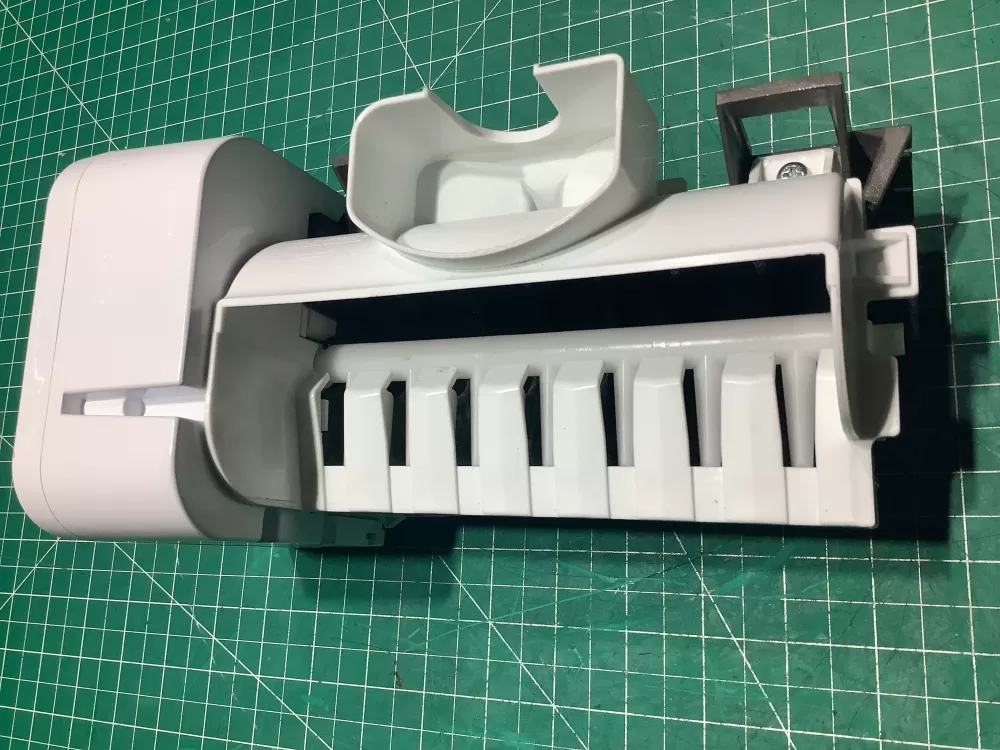 GE Hotpoint 239D2277G001 Refrigerator Ice Maker AZ147596 | SL222