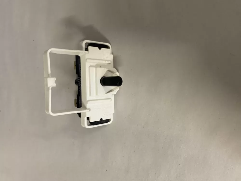  3977456 0223 WP3977456  Dryer Switch Push To Start