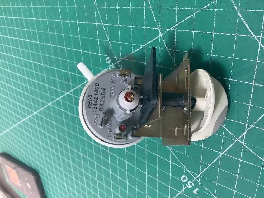 Frigidaire 134421000 Washer Gibson Pressure Switch AZ224681 | SLA117