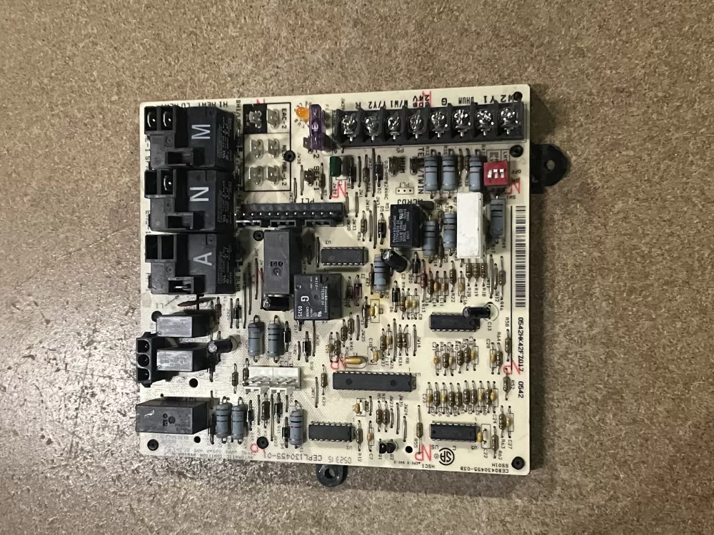 Carrier CEPL130455-01  0542HK42FZ017 Furnace Control Board