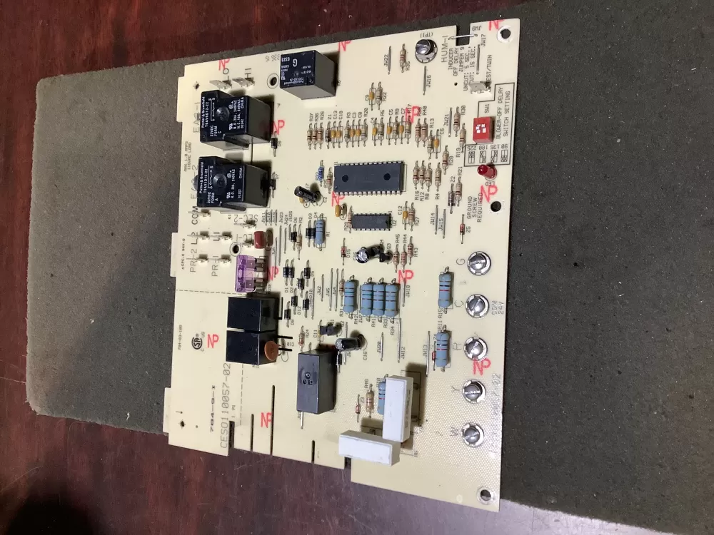 Carrier  Bryant  Payne CESO110057-02 Furnace Control Board