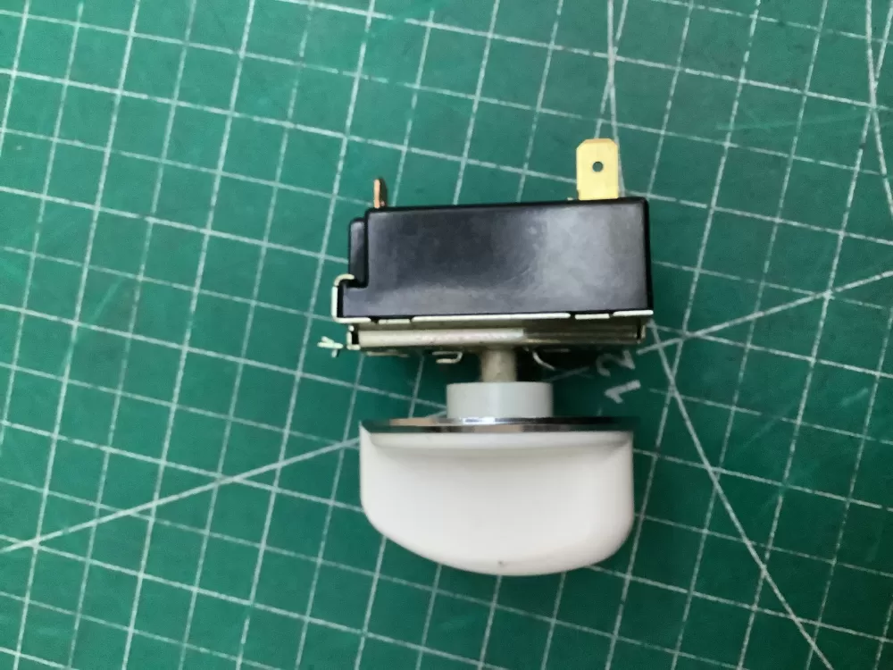 GE 175D2315P009 WE4X881 Dryer Control Board Switch AZ218031 | SLA157