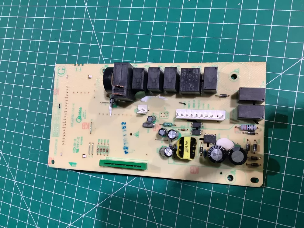 GE MD12001LB EMLAAGE-04-K 17170000008243 Microwave Control # AZ147754 | NR2472
