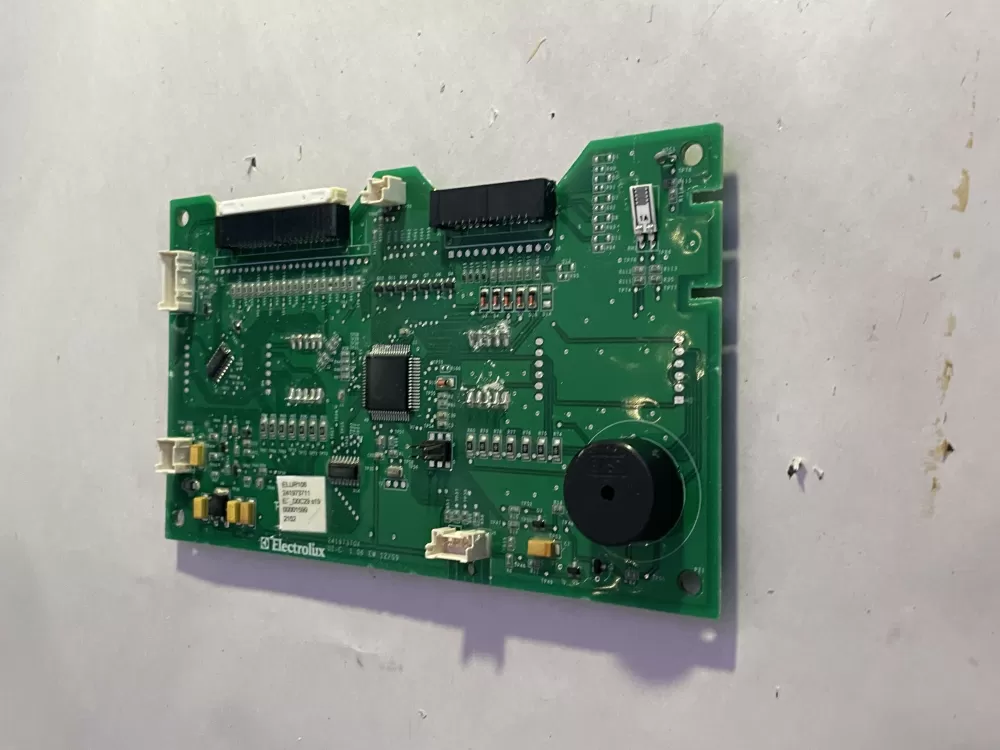  UR10615200245 electronic control board