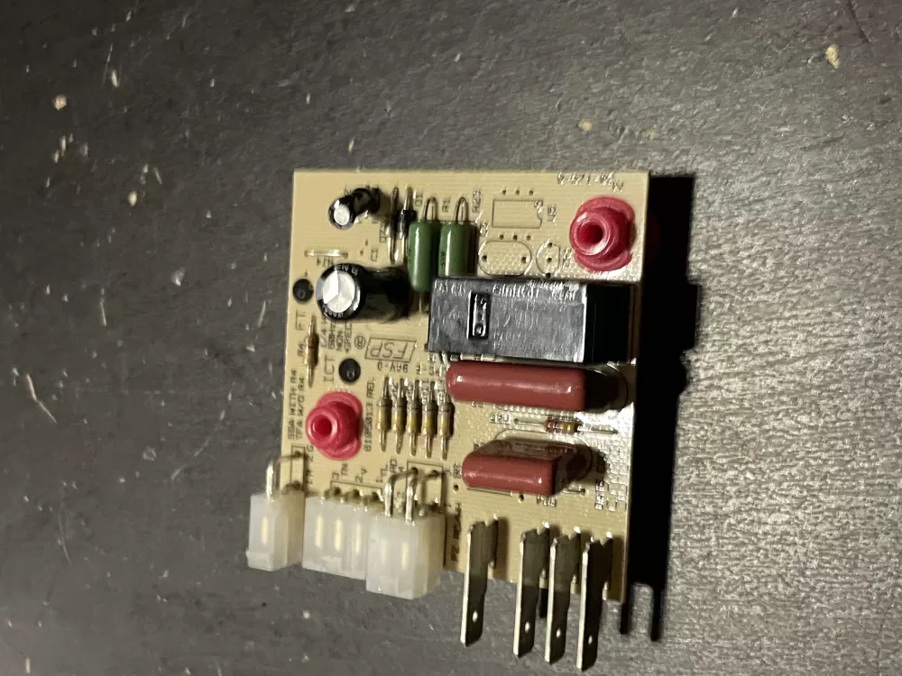 Kenmore  Whirlpool  KitchenAid  Amana  Maytag  Roper  Estate WPW10366605  W10366604  W10135900  W10366605  2210005  2213456  2213457  2213475  2213476  2213489  2213490  2252148  2252150  2303822  2303837  2304069  PS11753802  W10135053  W10135899  W10135900R  W10351622  W10351625  W10351626  W10353224  W10366608 Refrigerator Adaptive Defrost Control