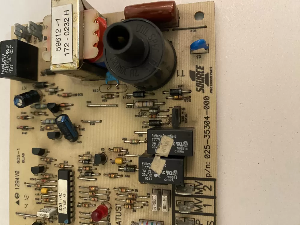 York Coleman Luxaire 025 35304 000 Furnace Control Board AZ109137 | BK1533