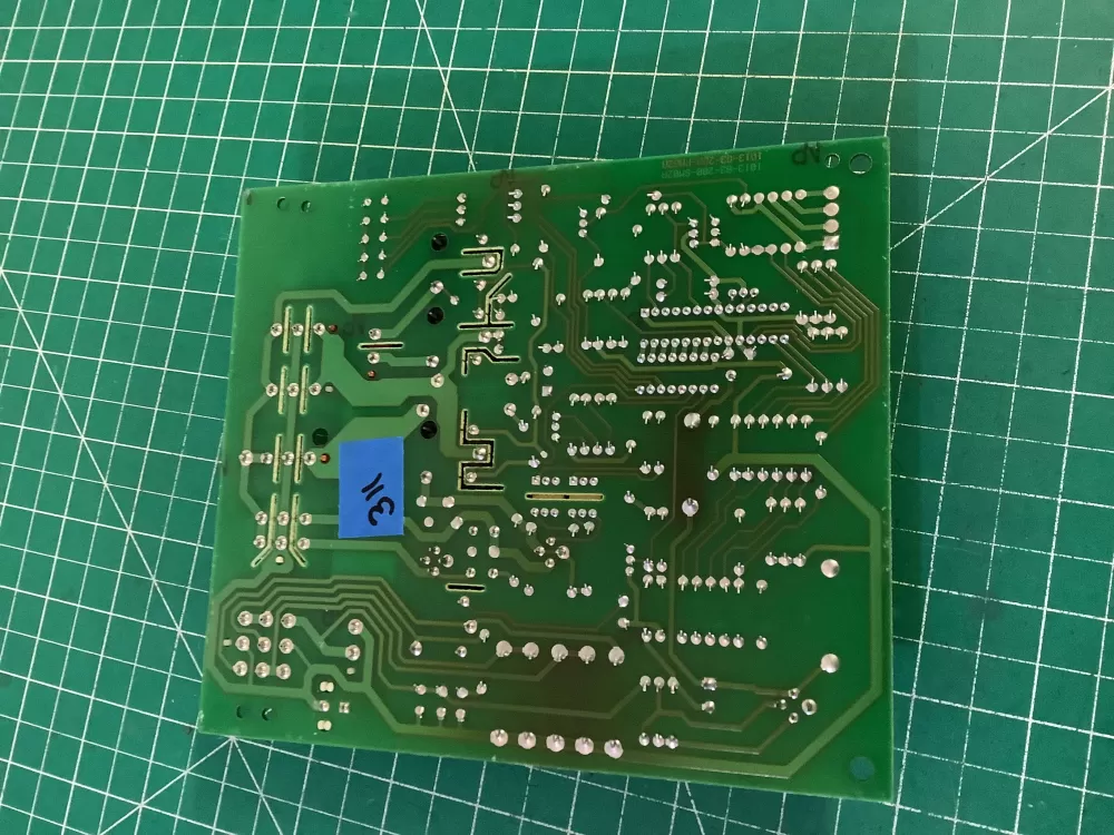 1013 200  Weil Mclain Boiler Control Board AZ204355 | NR311