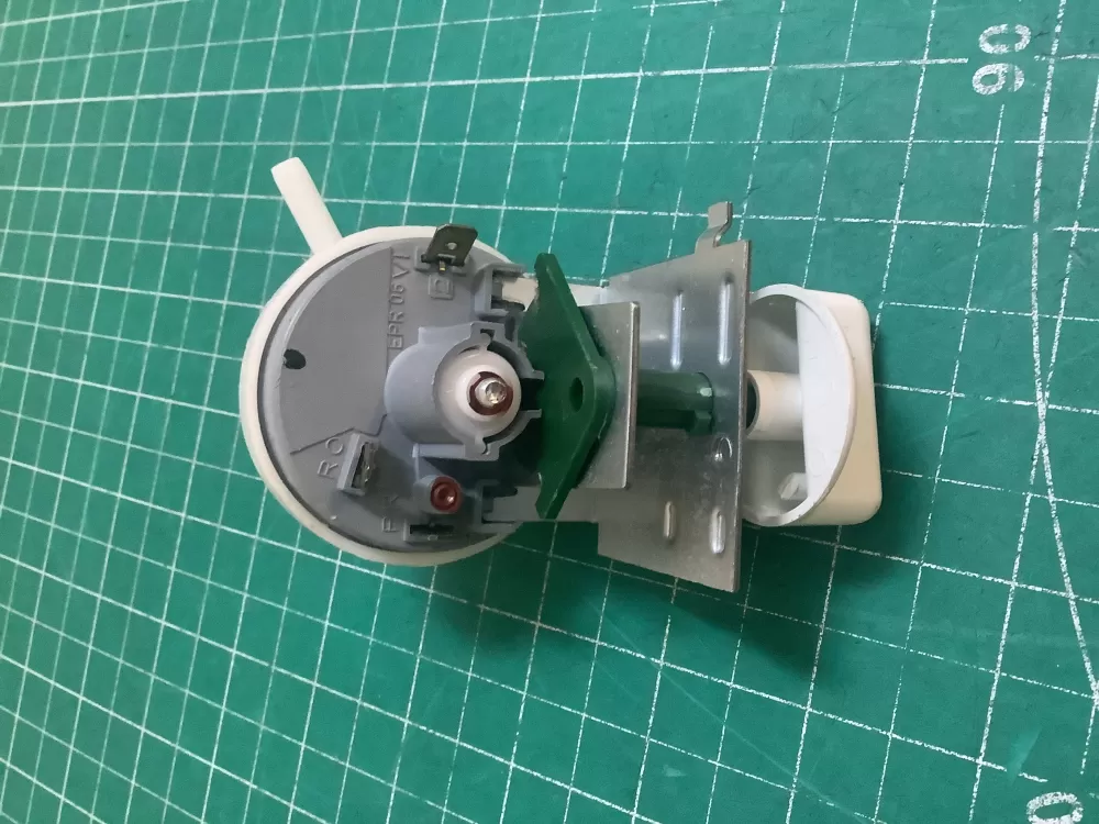 Frigidaire 137015000 Washer Pressure Switch AZ221277 | SLA70