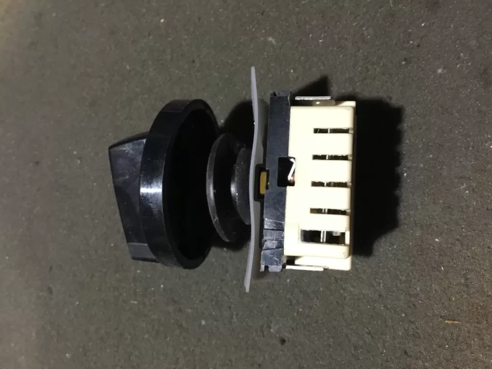 Whirlpool W11106342 Cooktop Surface Element Switch AZ108981 | NR491