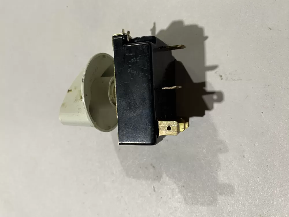 GE 572d437p009 We4m403 Dryer Electric Switch AZ141444 | BK1703