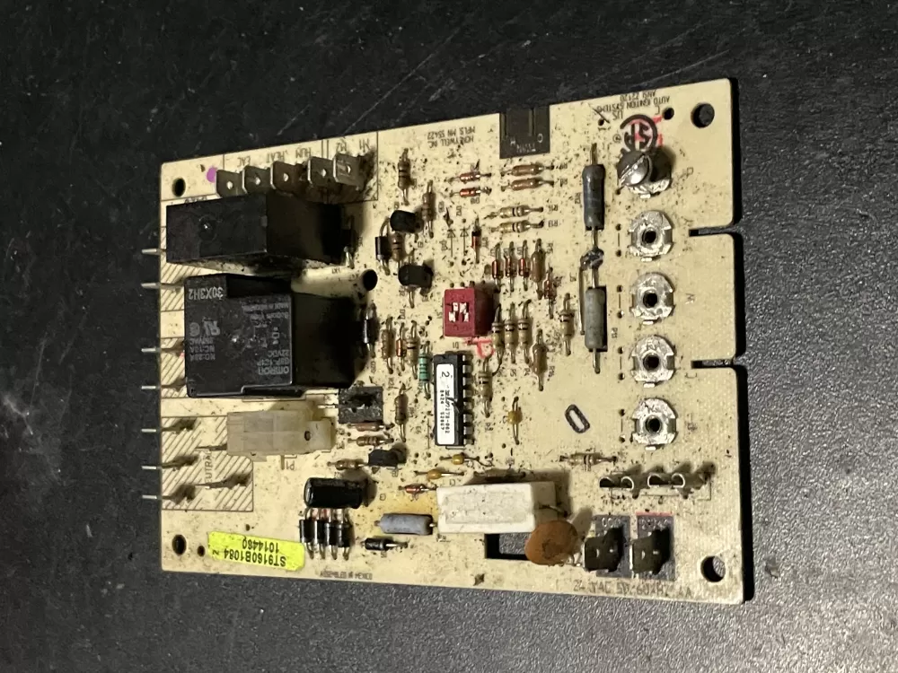 Honeywell ST9160B1084  1014460 Furnace Circuit Control Board