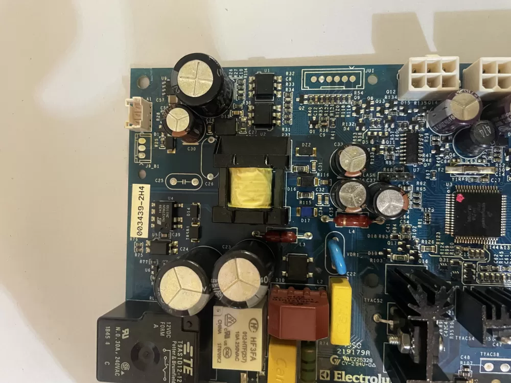 Frigidaire Electrolux F52725 02H Refrigerator Control Board AZ136793 | KM547