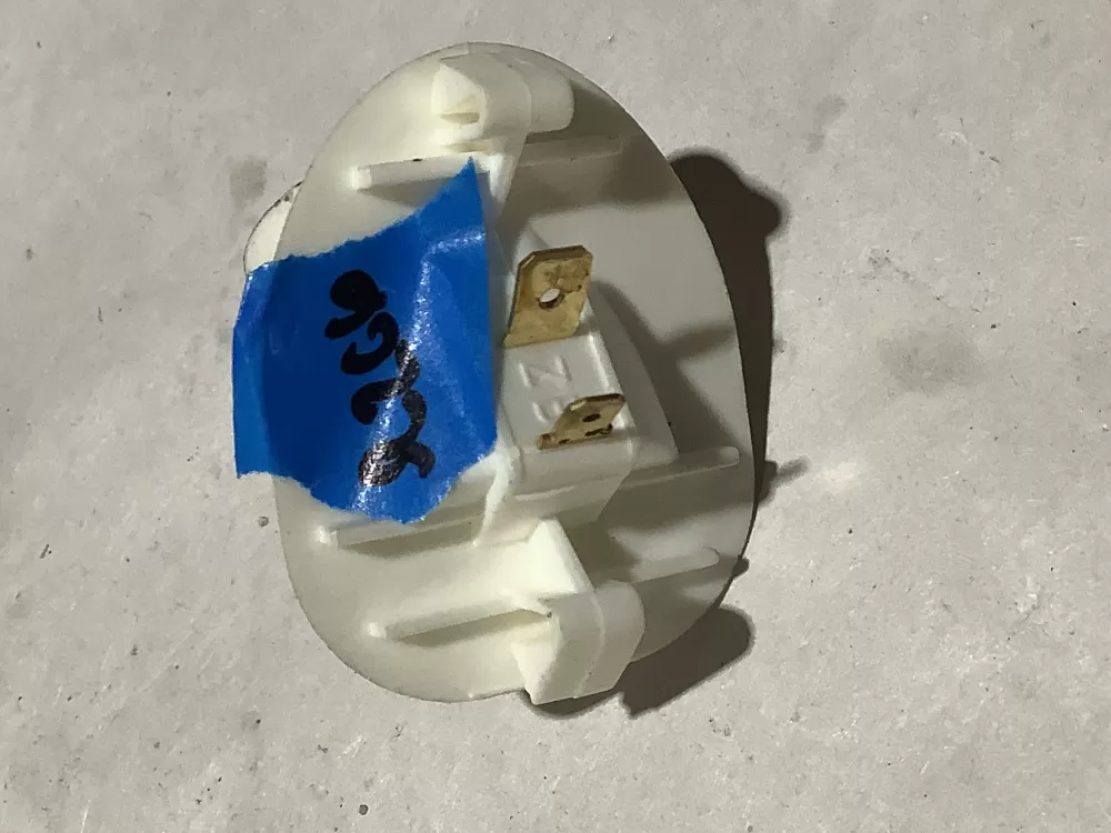 2189068 Frigidaire Refrigerator Light Socket