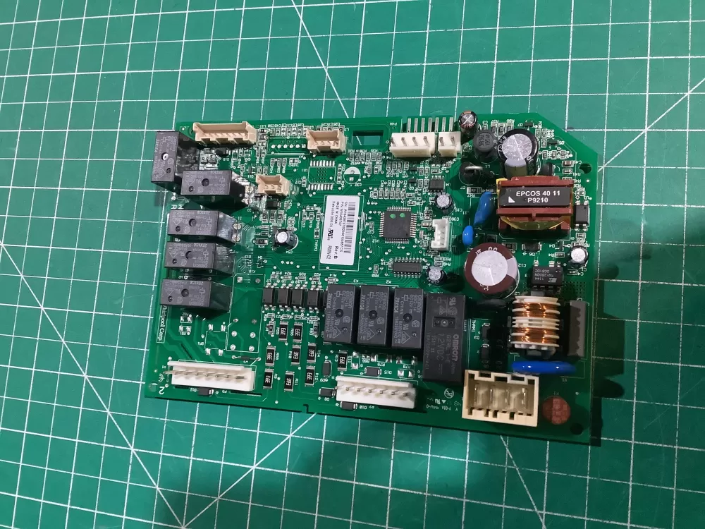 Whirlpool Maytag Amana W10438707 Refrigerator Control Board AZ153140 | NR127