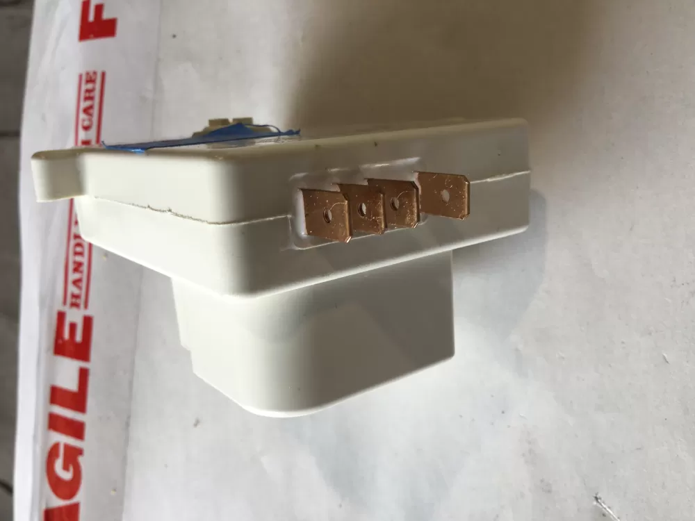 Frigidaire a12859001 Refrigerator Defrost Timer AZ149391 | SL215