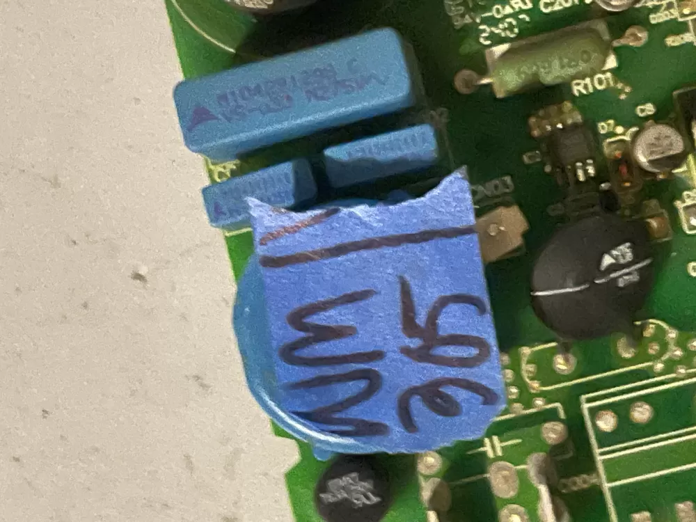 Frigidaire 219326004 Refrigerator Control Board Circuit AZ33184 | Wm305