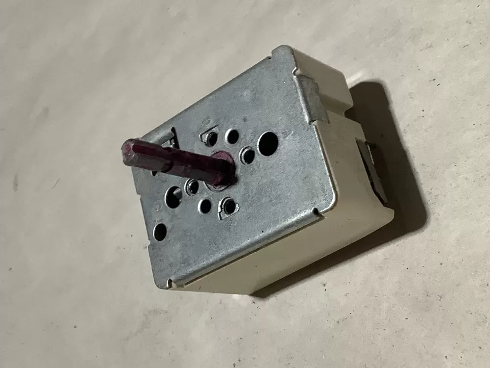 GE Hotpoint Kenmore WB23M8 Surface Element Switch AZ112093 | Sl104