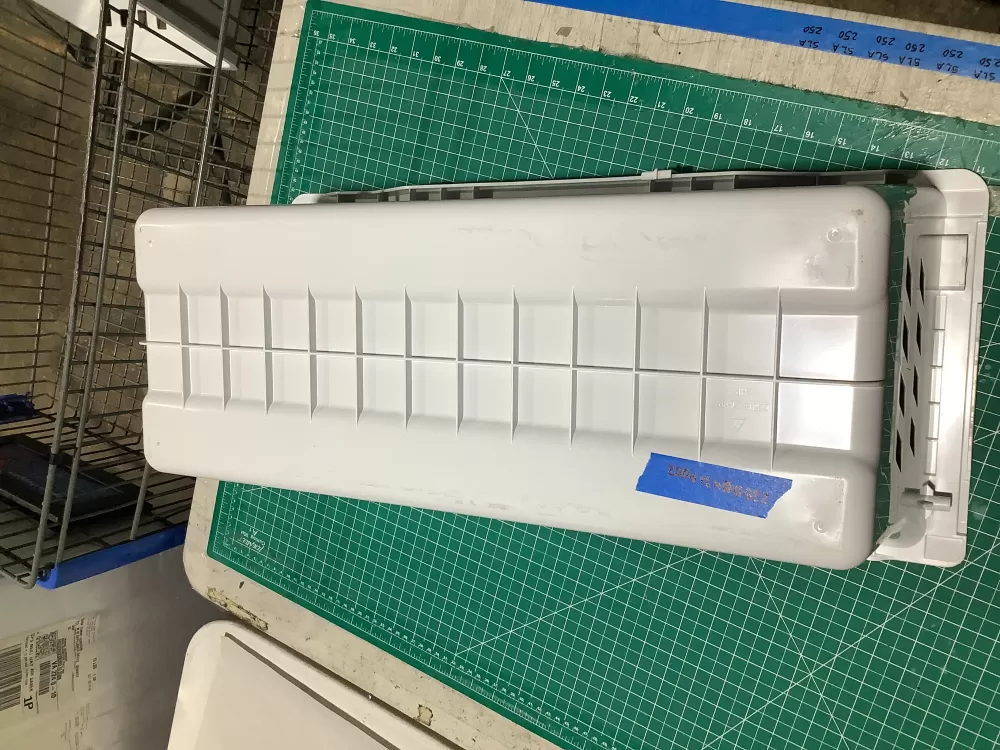 225D8421P002 Crisper Drawer
