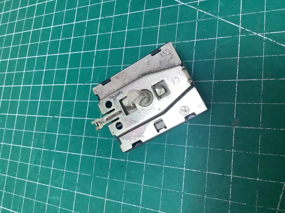 GE 175D2315P009 WE4X881 Dryer Control Board Switch AZ224701 | SLA117