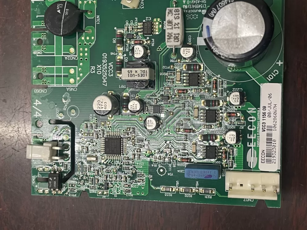 GE Refrigerator 219323010 Main Control Board AZ33725 | KM70