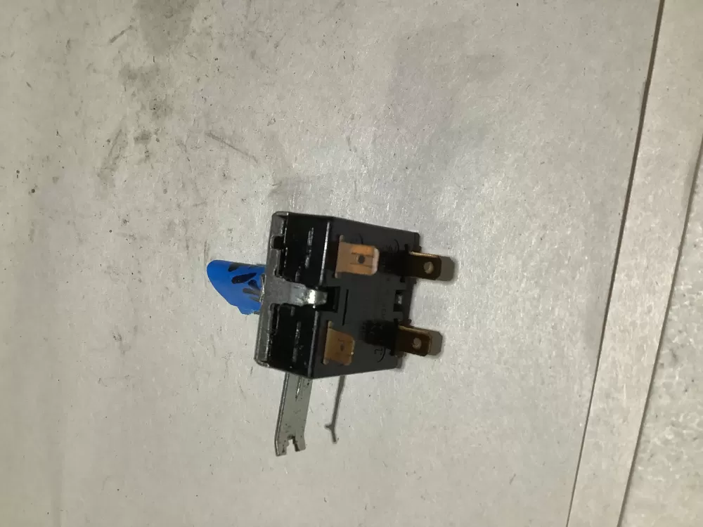 Hotpoint 175D2314P013 Washer Temperature Switch AZ114781 | Sl136
