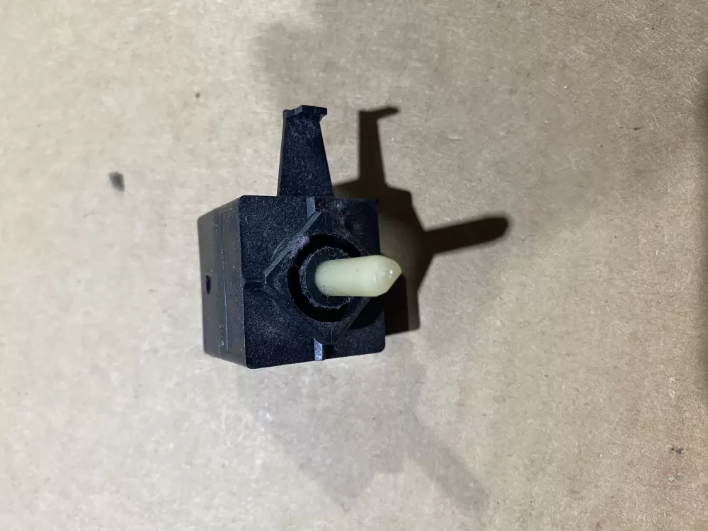 Maytag KitchenAid Kenmore AP6008373 Dryer Start Switch AZ117665 | BK2173